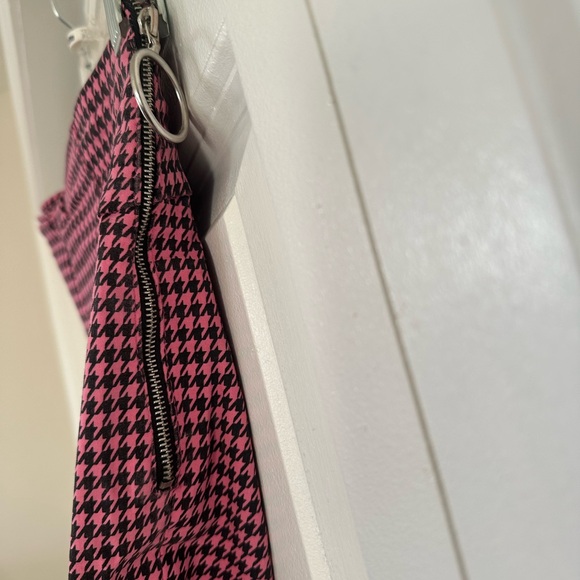 Pink trousers - Picture 2 of 2